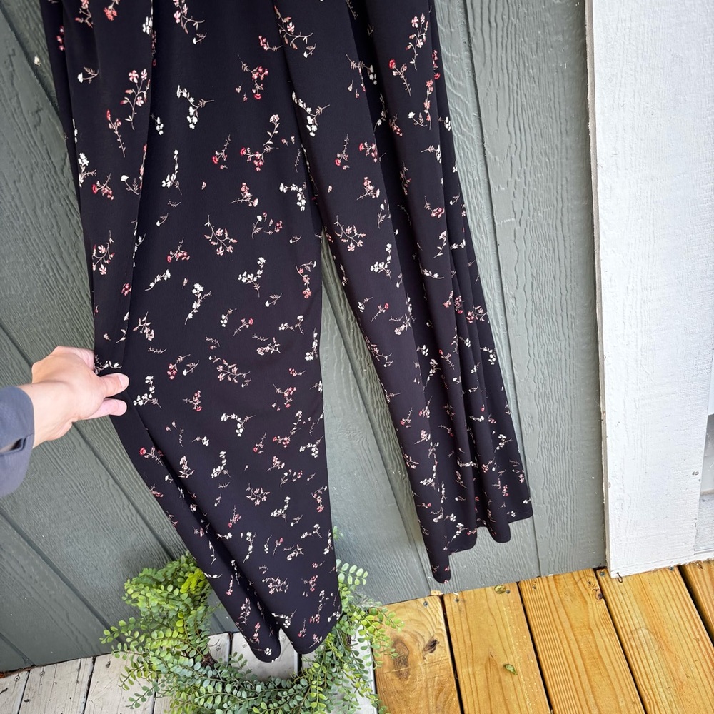 Kaileigh Floral V-Neck Jumpsuit - Size Medium - Picture 11 of 11